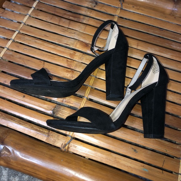 Block heeled sandal - Picture 2 of 2